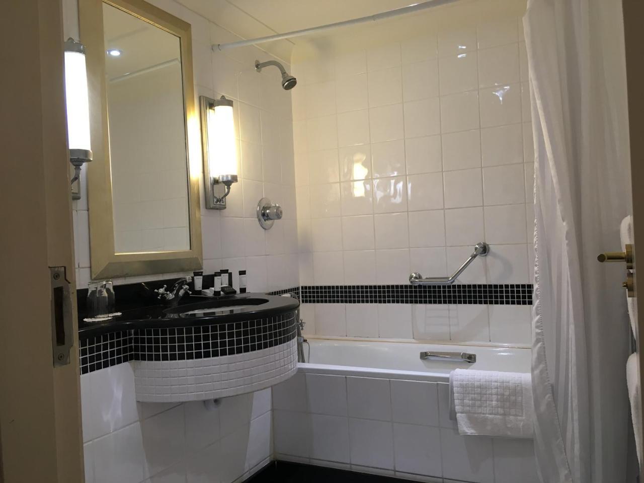 Nuremore Hotel & Country Club Карикмакрос Екстериор снимка