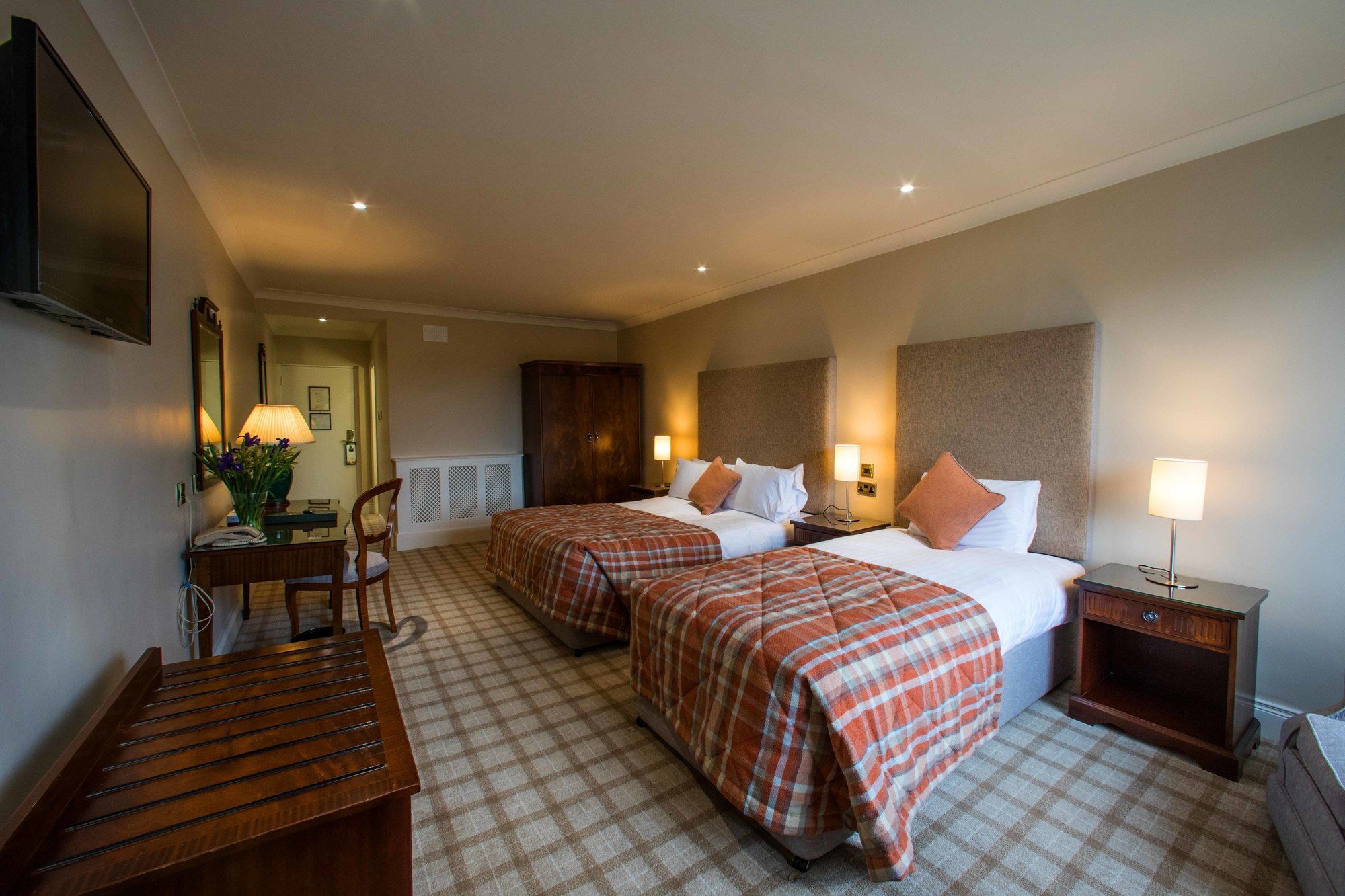 Nuremore Hotel & Country Club Карикмакрос Екстериор снимка