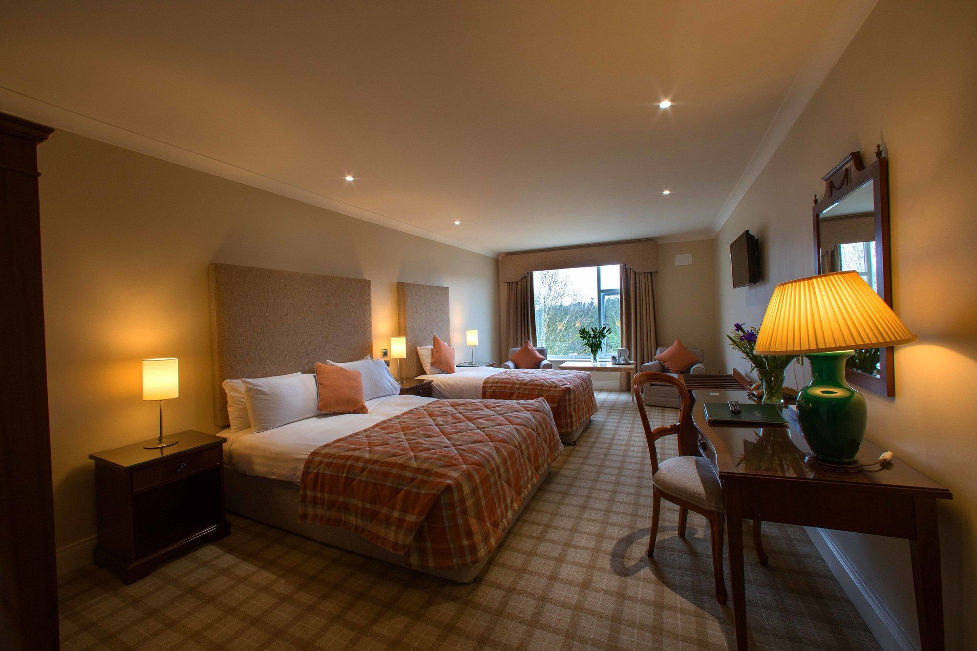 Nuremore Hotel & Country Club Карикмакрос Екстериор снимка